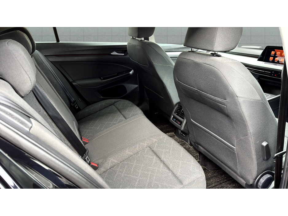 2021 Volkswagen Golf - image 25