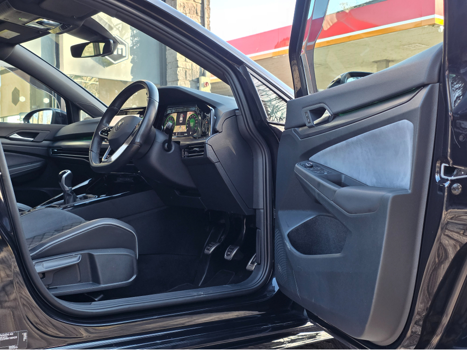 2024 Volkswagen Golf - image 14