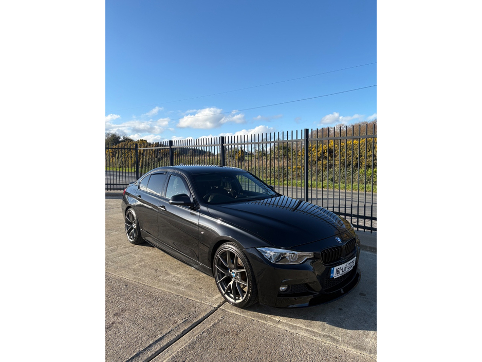 2018 BMW 3 Series - image 13