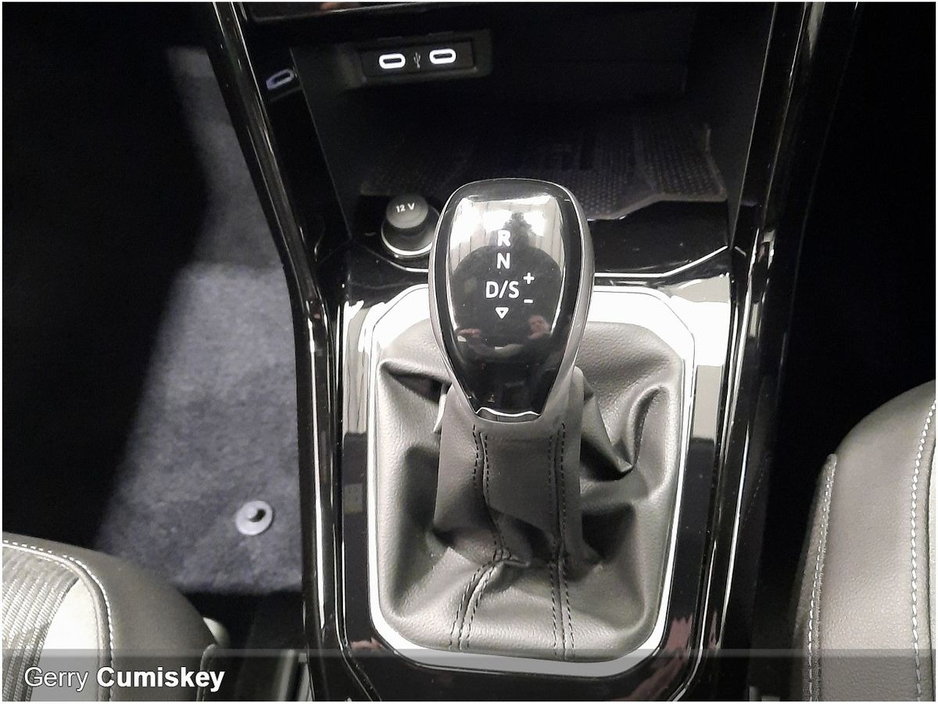 2025 Volkswagen T-Roc - image 11