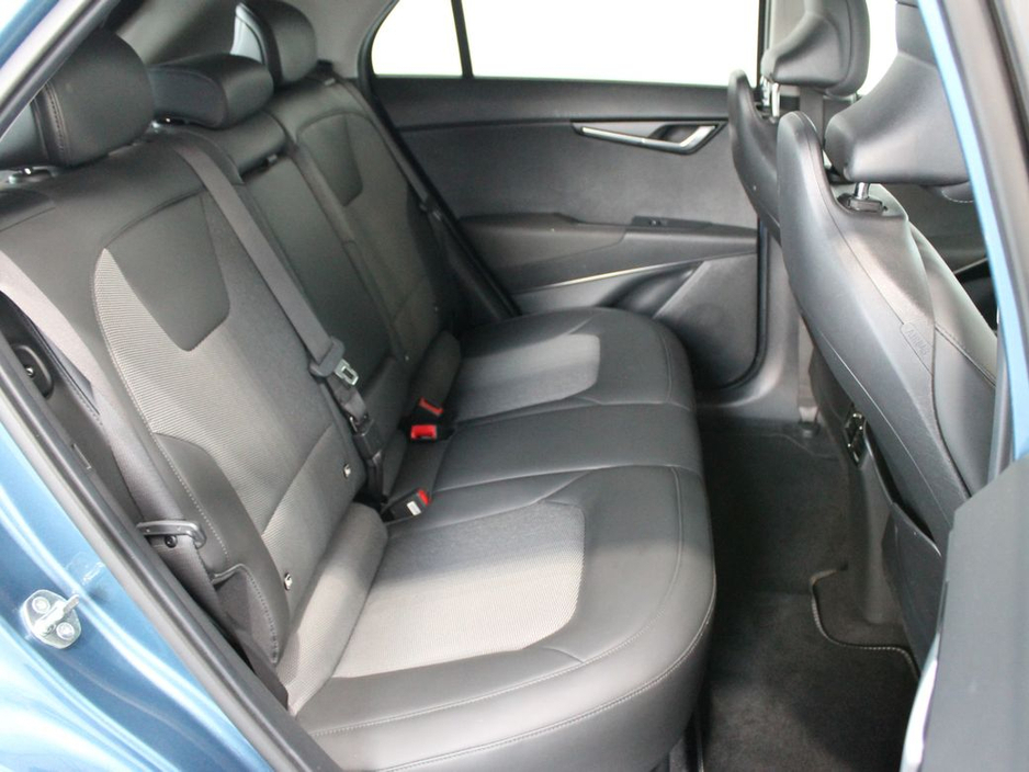 2023 Kia Niro - image 13