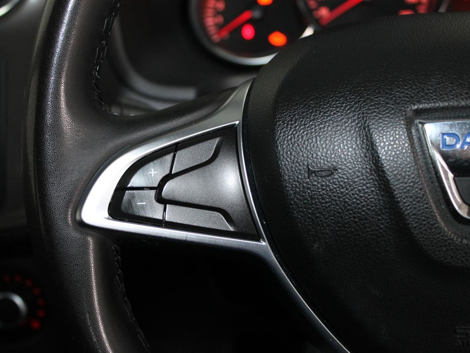 2020 Dacia Sandero - image 20