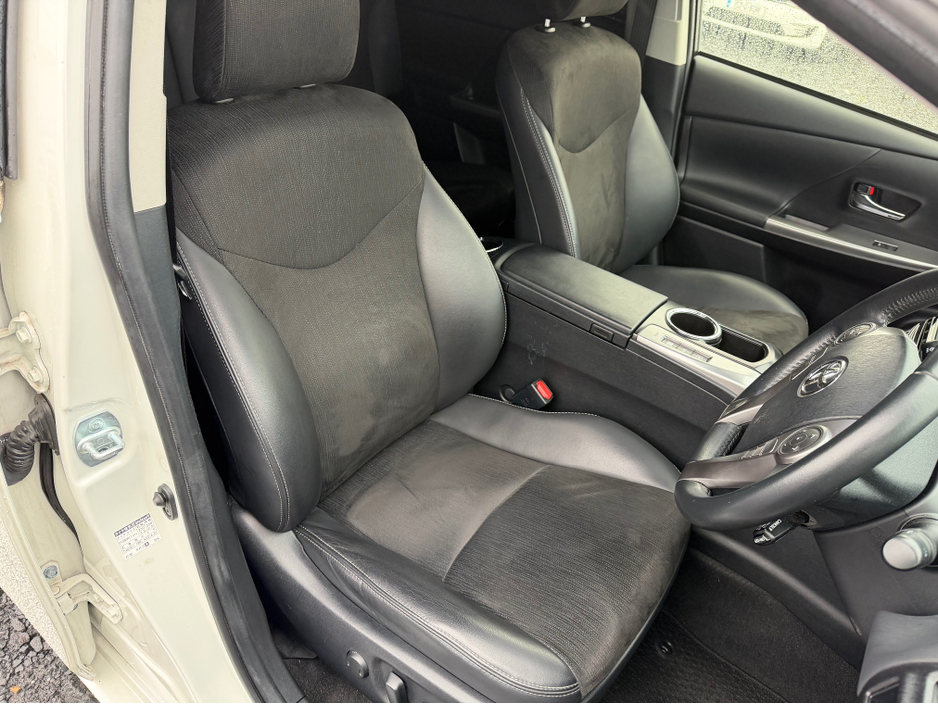 2019 Toyota Prius - image 22