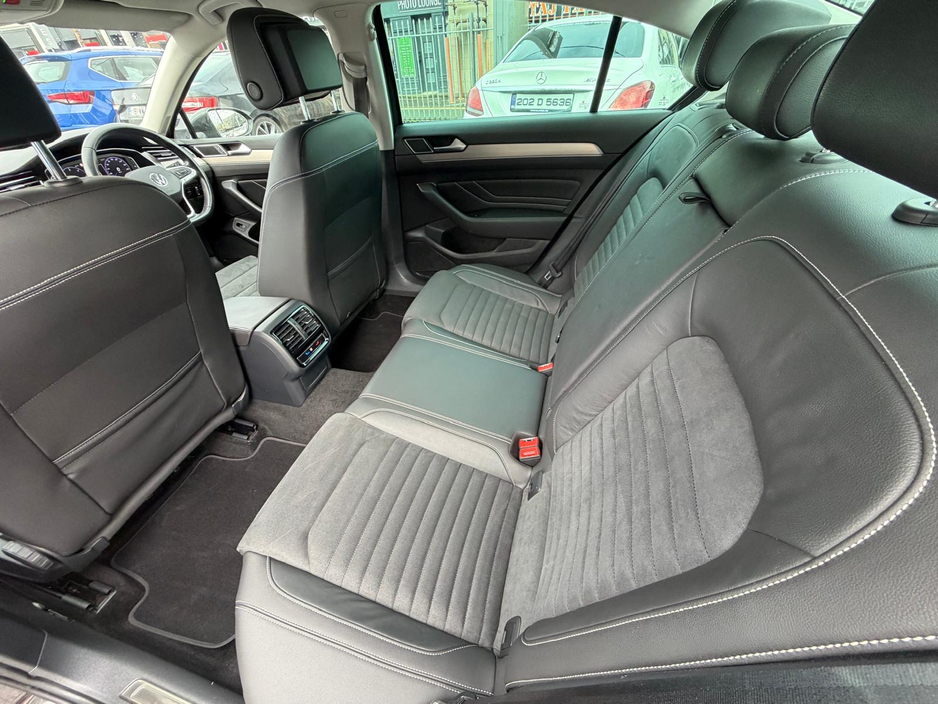 2021 Volkswagen Passat - image 21