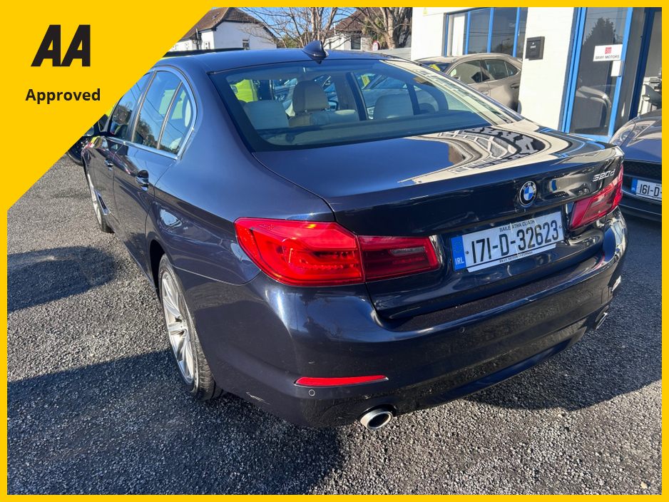 2017 BMW 5 Series - image 24