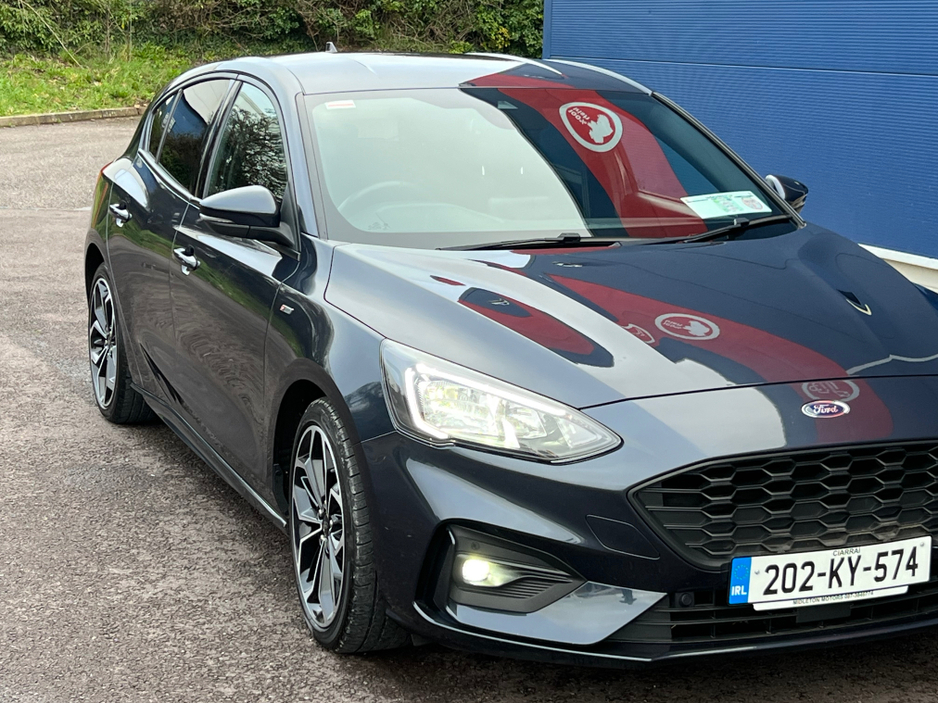 2020 Ford Focus - image 15