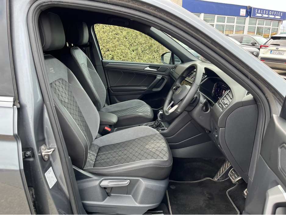 2023 Volkswagen Tiguan - image 11