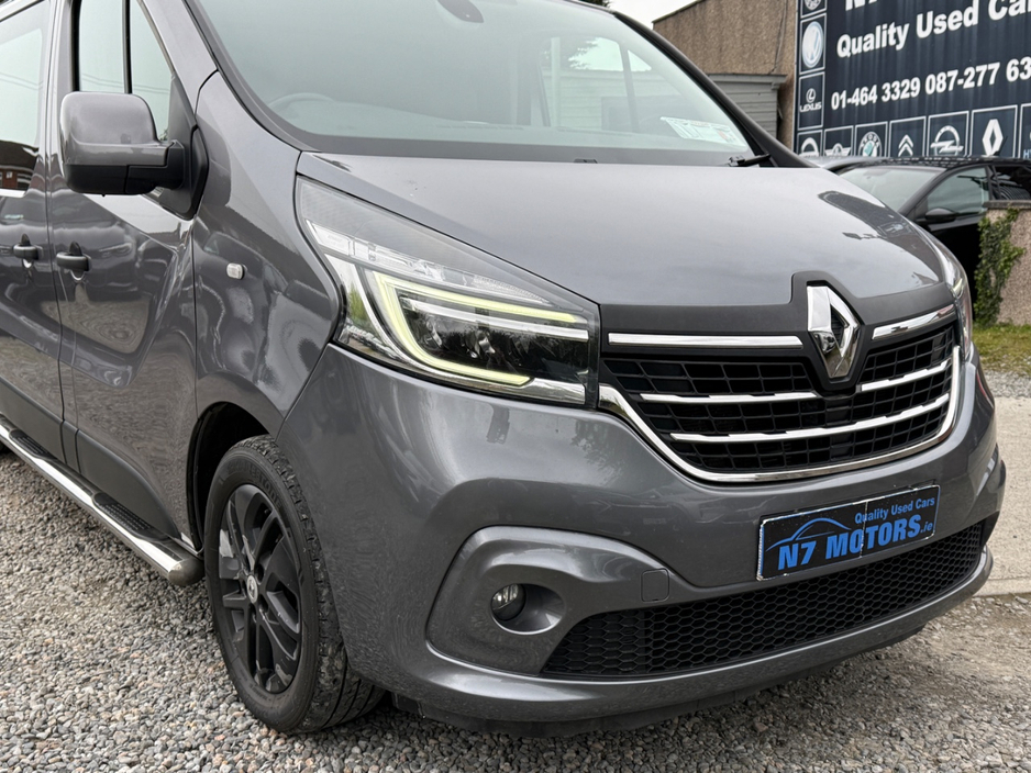 2021 Renault Trafic - image 10