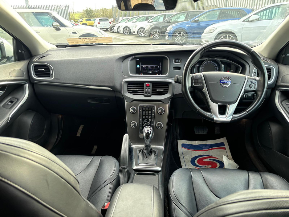 2015 Volvo V40 - image 7