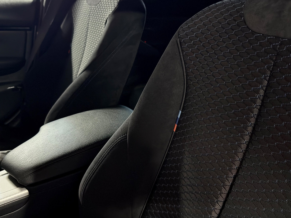 2016 BMW 3 Series - image 33