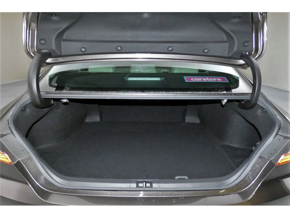 2017 Toyota Camry 2.5 HYBRID *PARK SENSORS*REVERSE CAM* €19,890