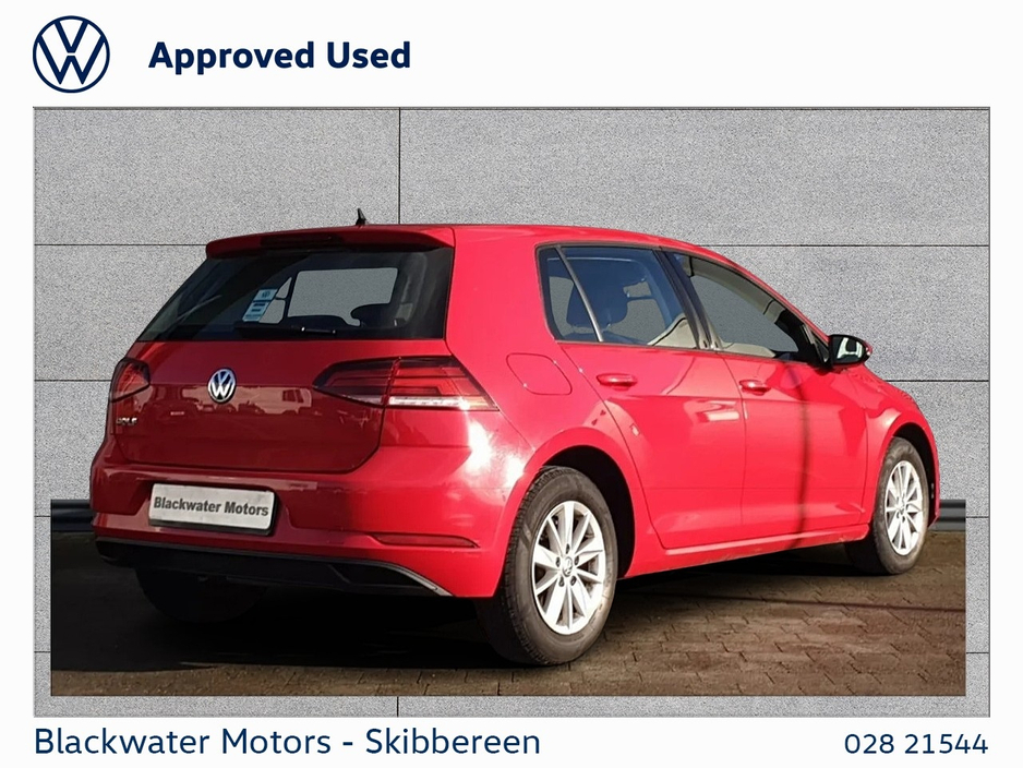 2021 Volkswagen Golf - image 3