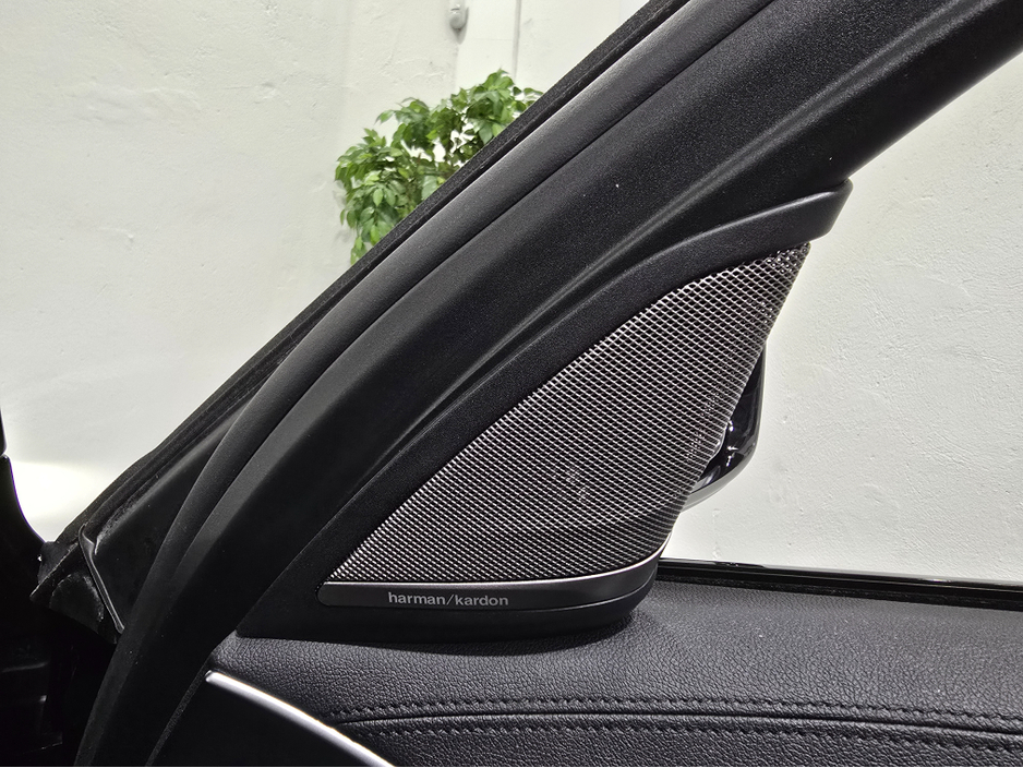 2019 BMW 5 Series - image 13