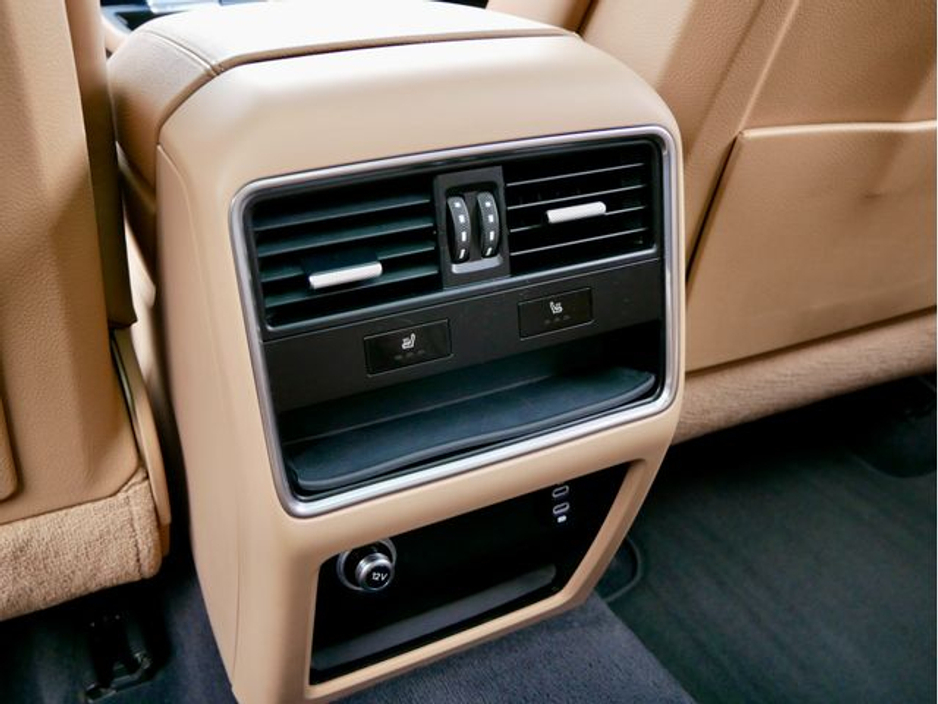 2021 Porsche Cayenne - image 22