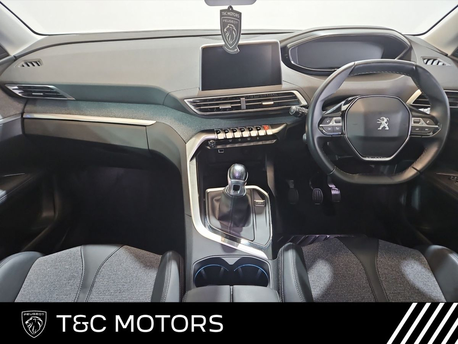 2019 Peugeot 5008 - image 2