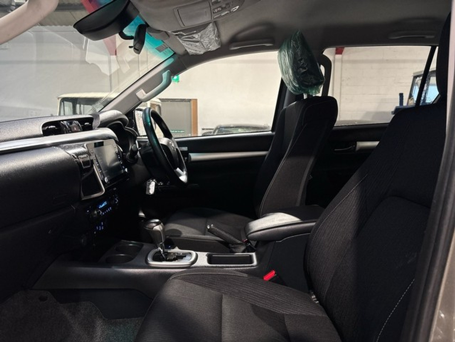 2024 Toyota Hilux - image 6