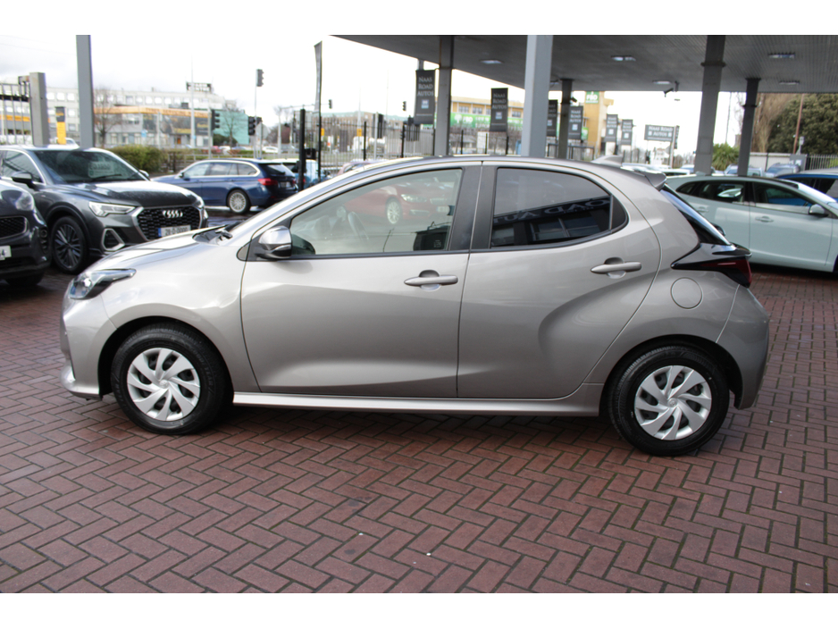 2021 Toyota Yaris - image 7