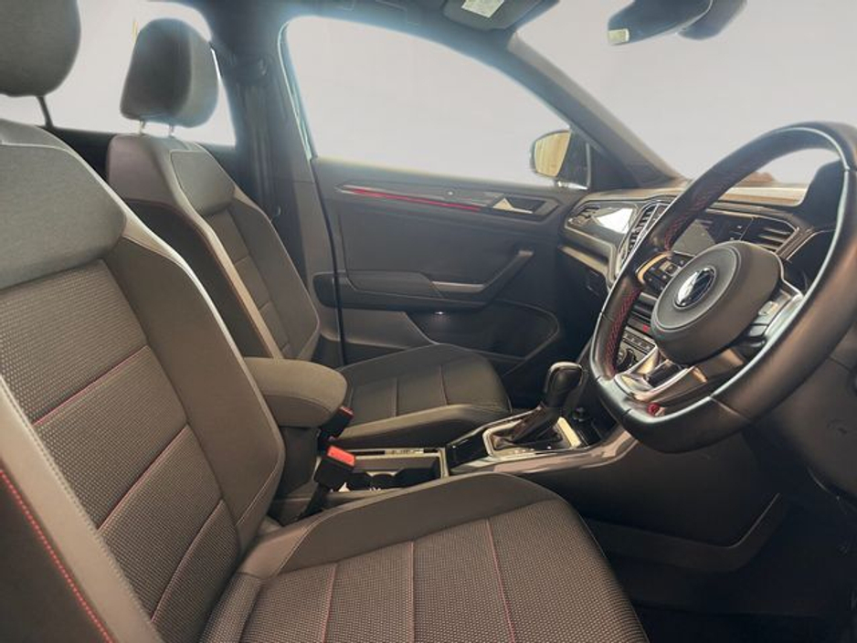 2021 Volkswagen T-Roc - image 11