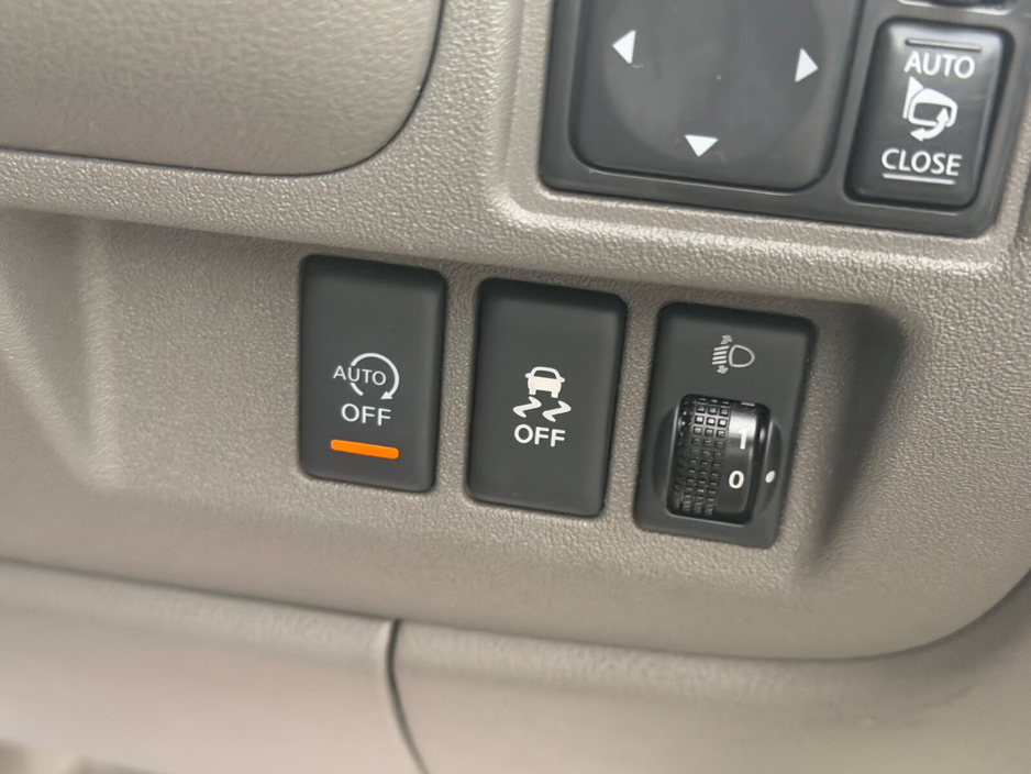 2015 Nissan March - image 13