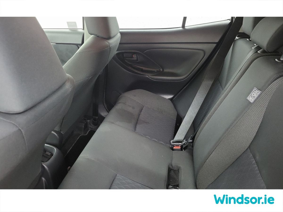 2023 Toyota Yaris Cross - image 8