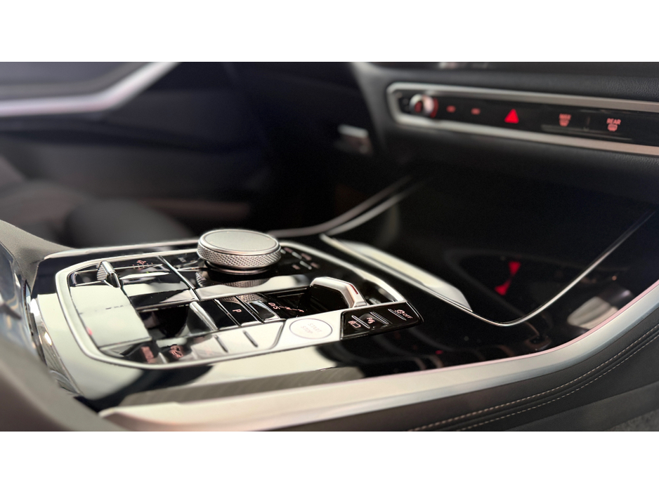 2024 BMW X5 - image 6