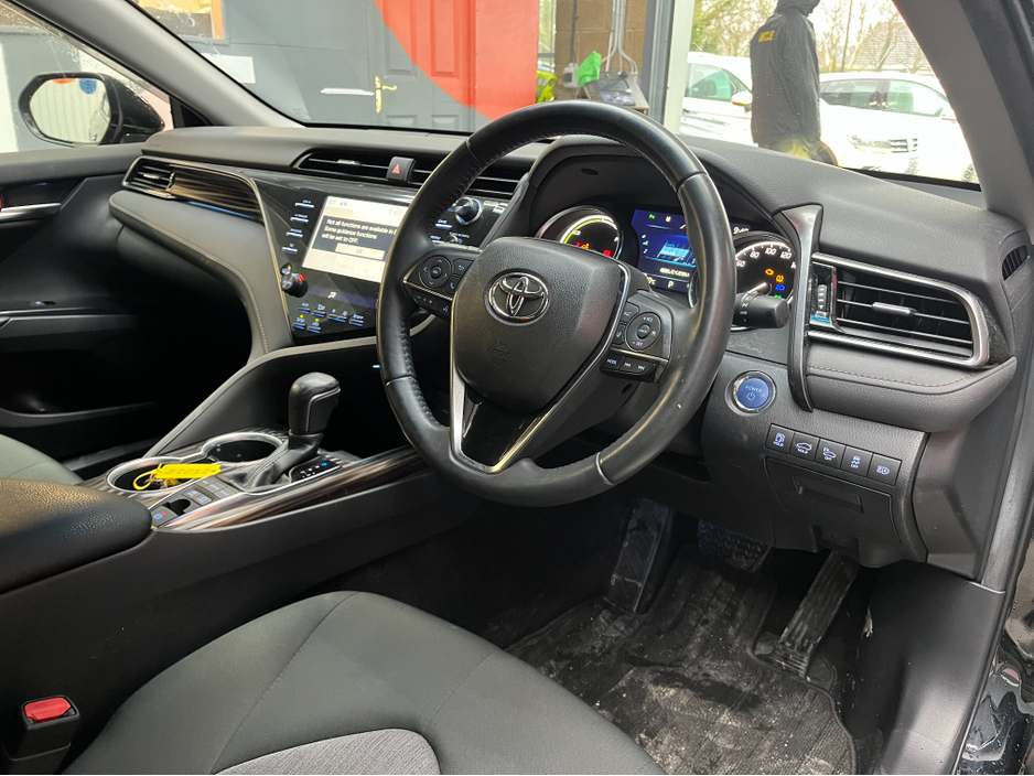 2020 Toyota Camry - image 9