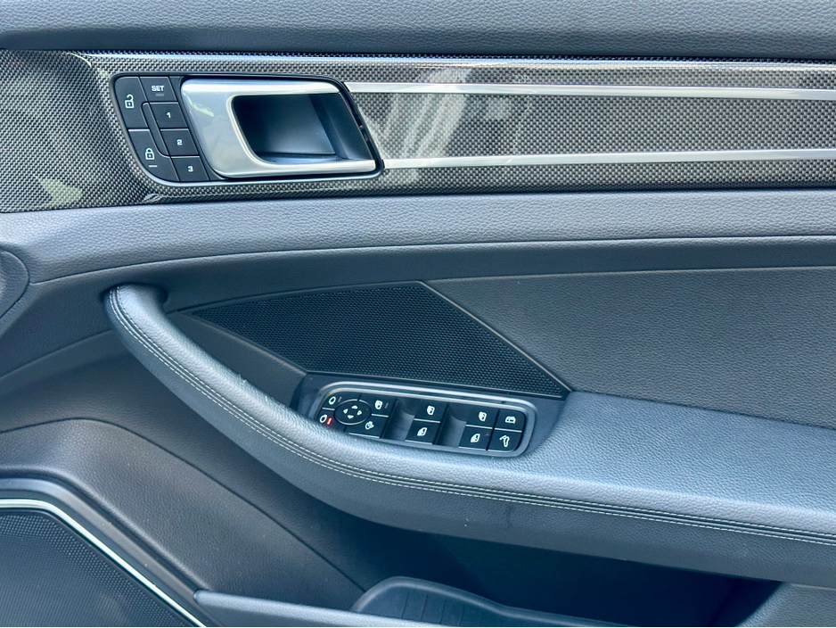 2022 Porsche Panamera 2+2 E-HY E-HYBRID CARBON TRIM €84,950