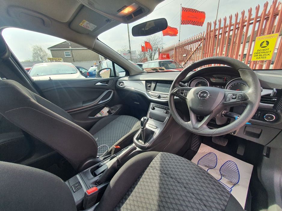 2017 Opel Astra - image 7