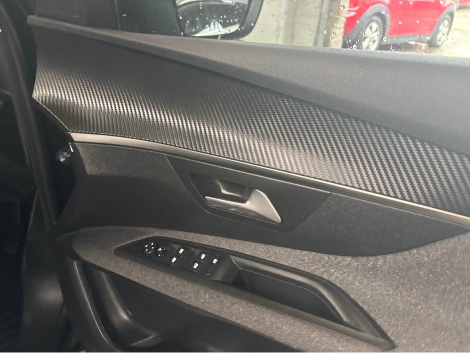 2019 Peugeot 3008 - image 4