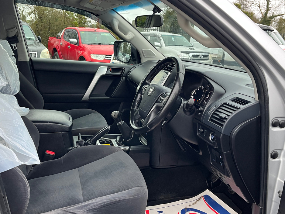 2021 Toyota Landcruiser - image 15