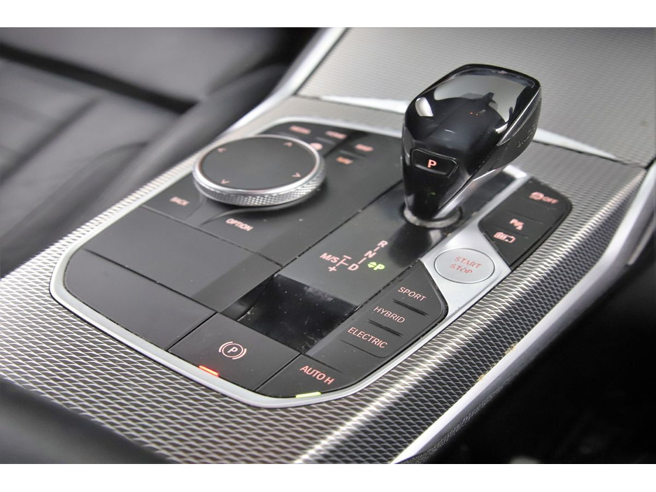 2020 BMW 3 Series - image 23