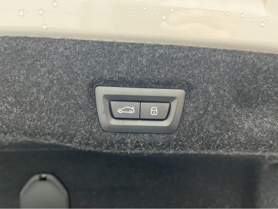 2024 BMW i5 - image 12