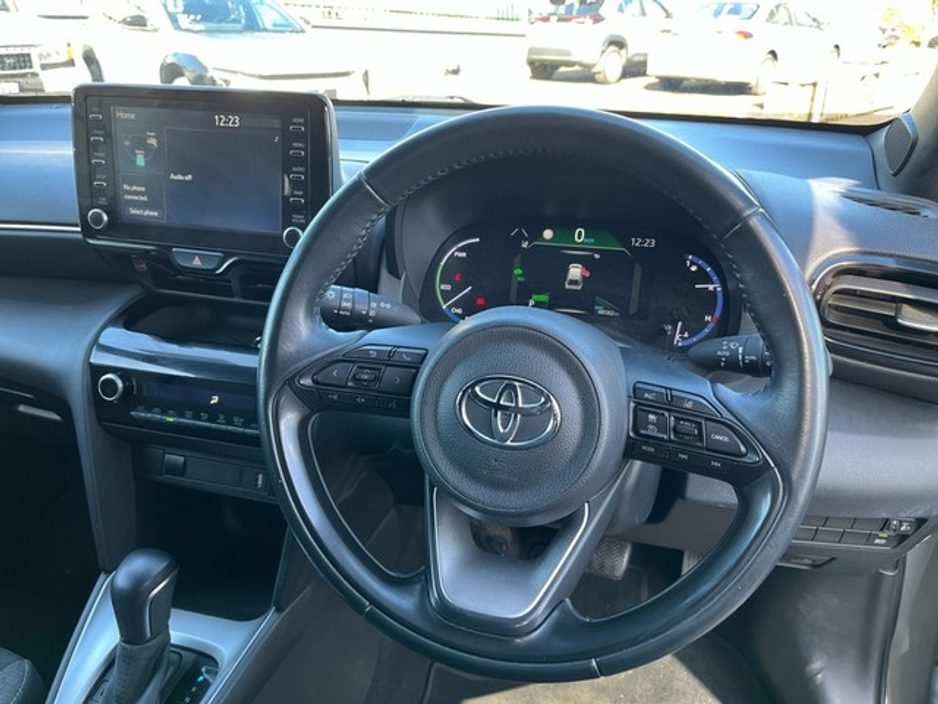 2023 Toyota Yaris Cross - image 9
