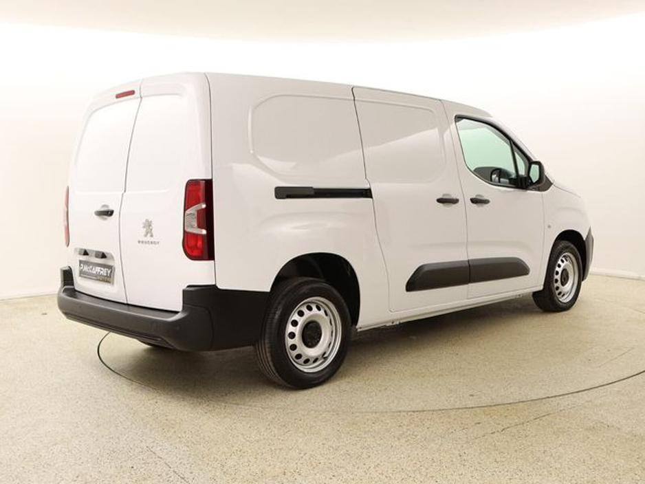 2023 Peugeot Partner - image 7