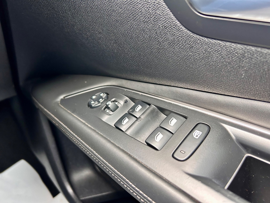 2017 Peugeot 3008 - image 16