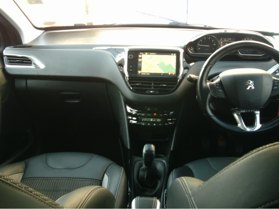 2016 Peugeot 2008 - image 6