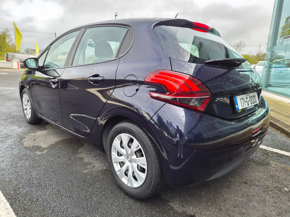 2017 Peugeot 208 - image 5