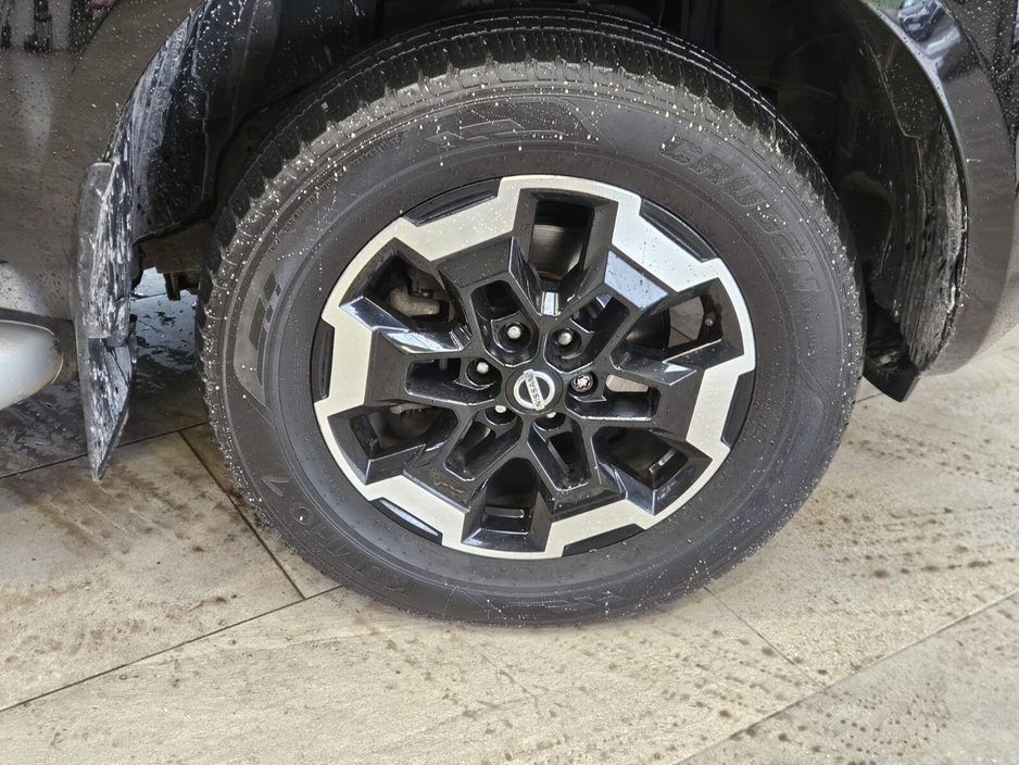 2019 Nissan Navara - image 5