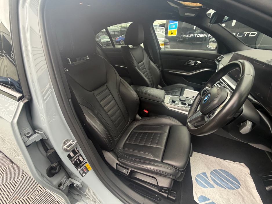 2023 BMW 3 Series - image 27