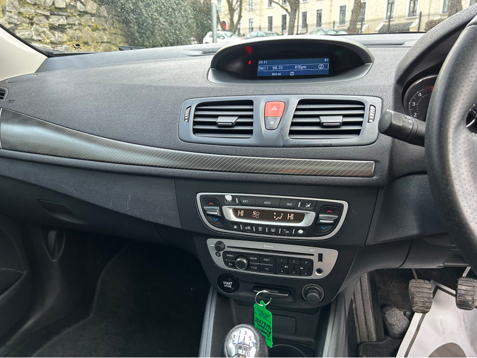 2016 Renault Fluence - image 11