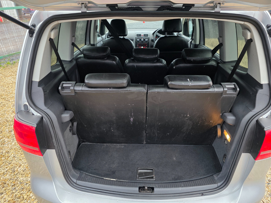 2012 Volkswagen Touran - image 6