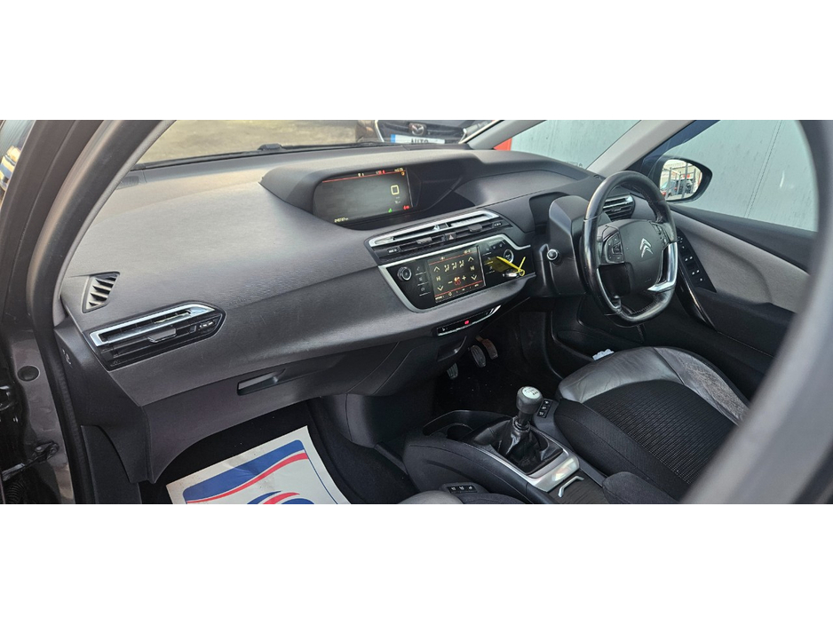 2017 Citroen C4 Picasso - image 21