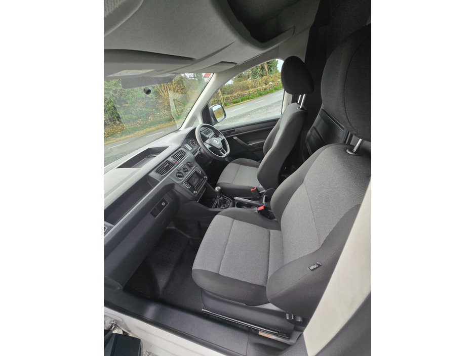 2018 Volkswagen Caddy - image 14