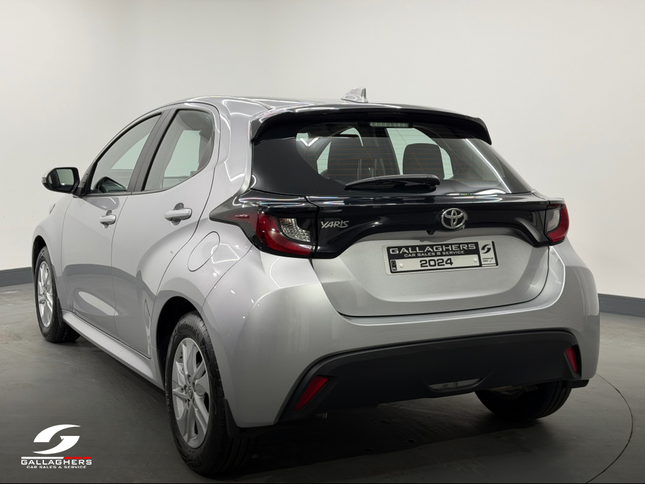 2024 Toyota Yaris - image 6