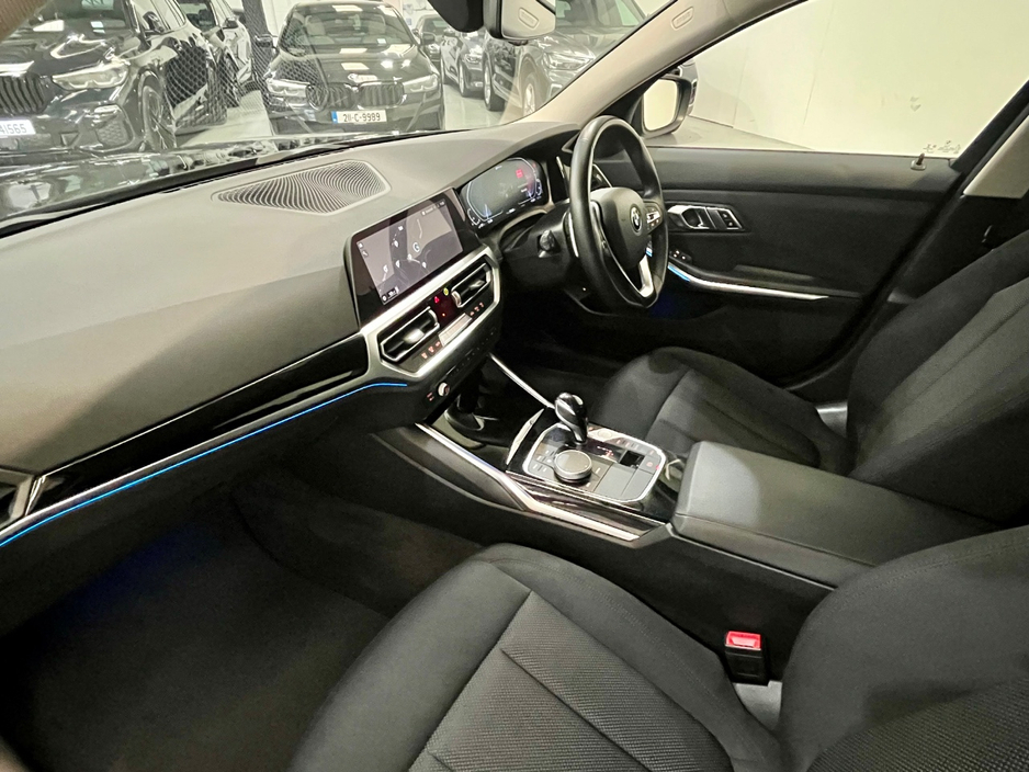 2021 BMW 3 Series - image 10