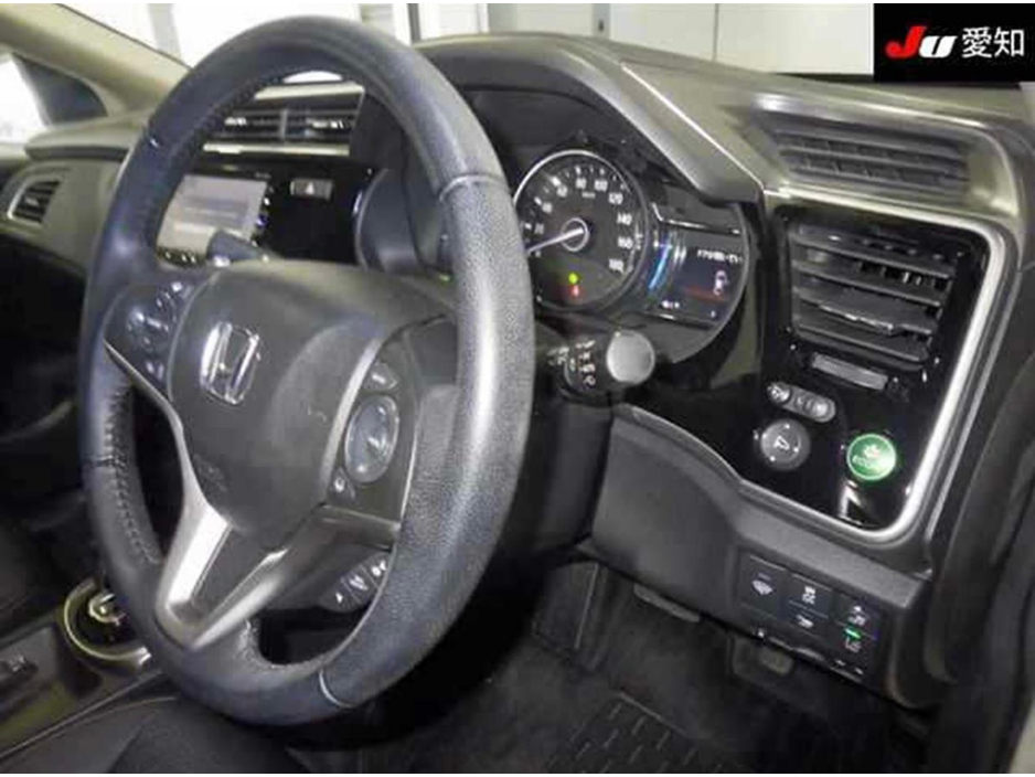 2018 Honda Grace - image 4