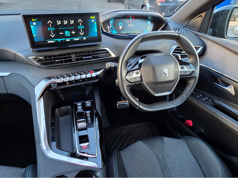 2023 Peugeot 3008 1.6 PHEV Allure Premium Plus 225 €29,750