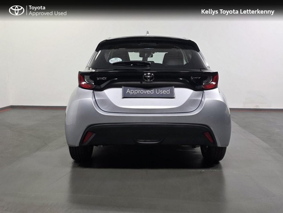 2025 Toyota Yaris - image 5