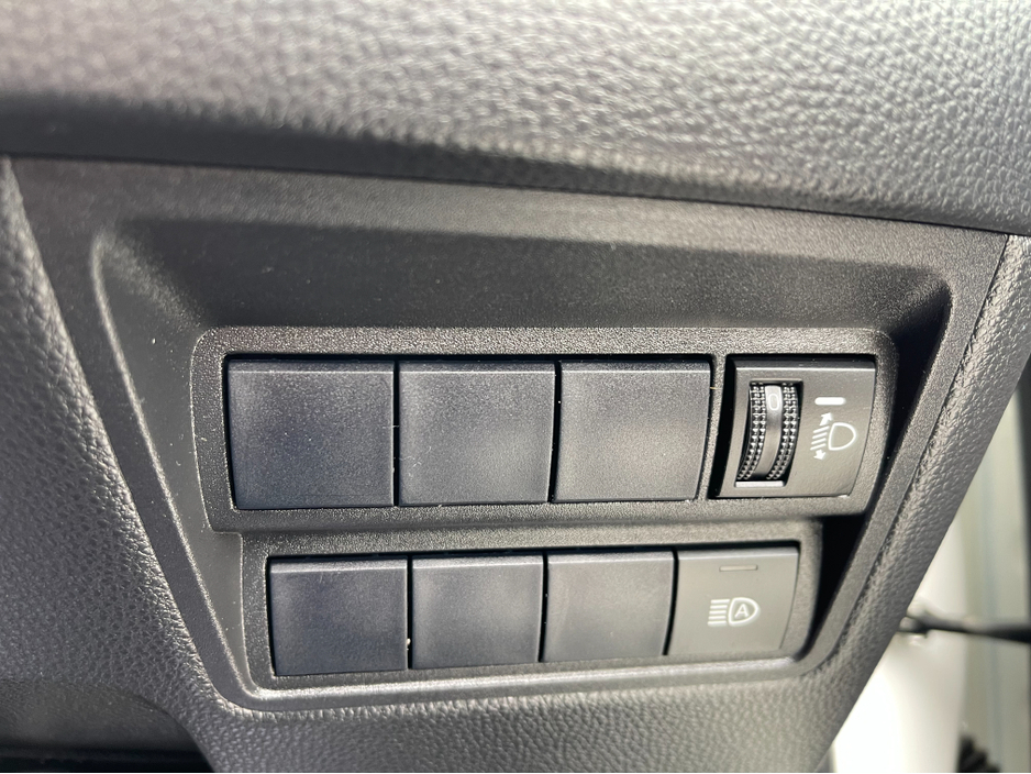 2020 Toyota Yaris - image 16