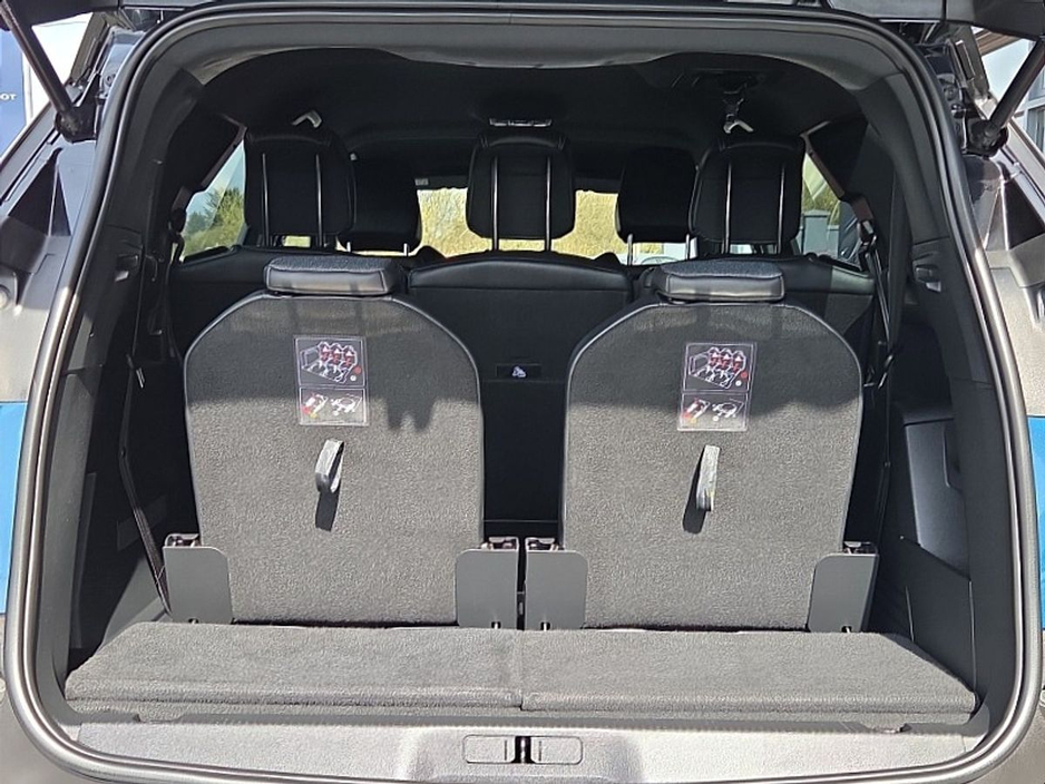 2023 Peugeot 5008 - image 11